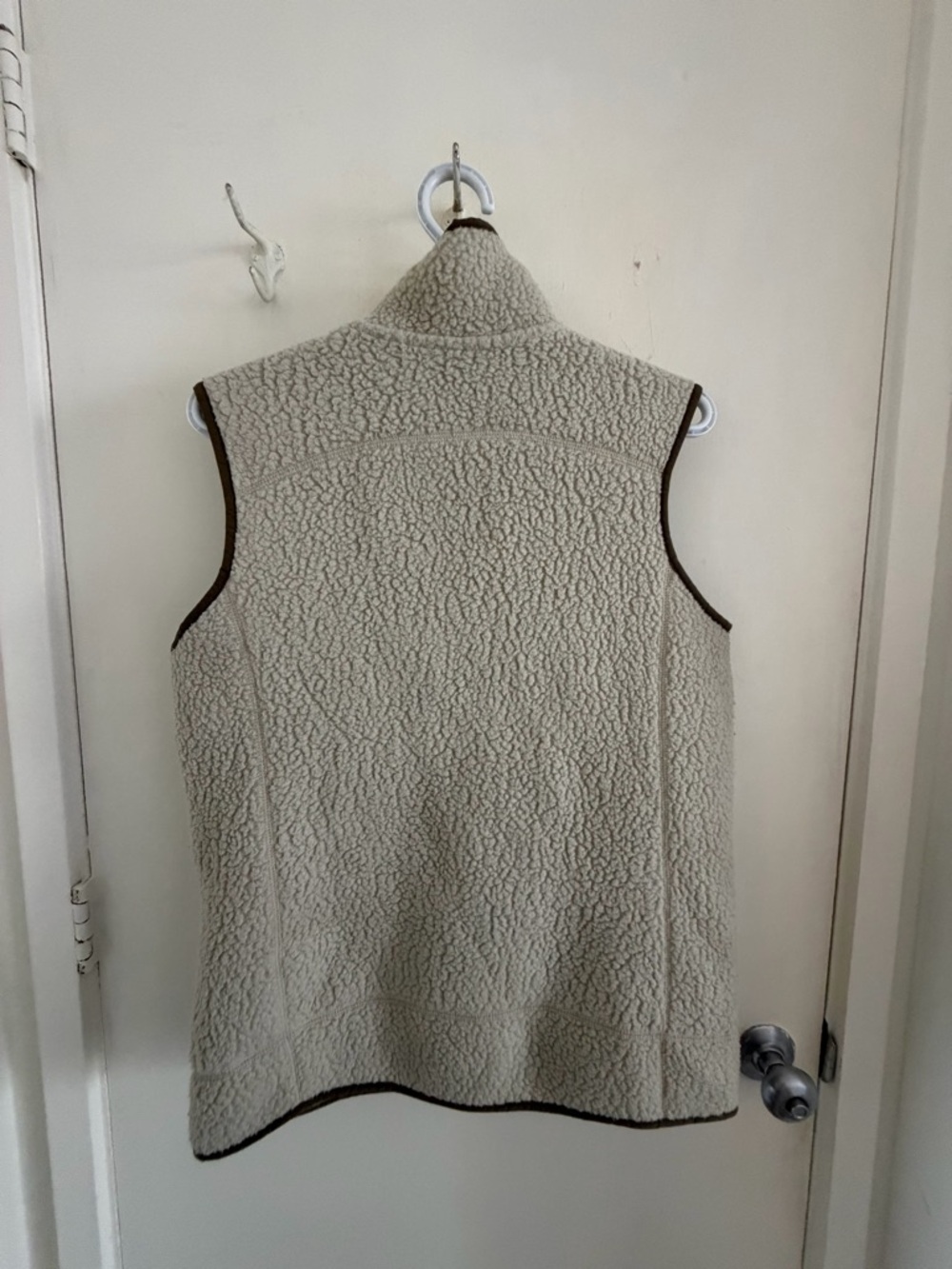 Patagonia Cream Sherpa Fleece Jacket with Burgundy Trim - Picture 3 of 3